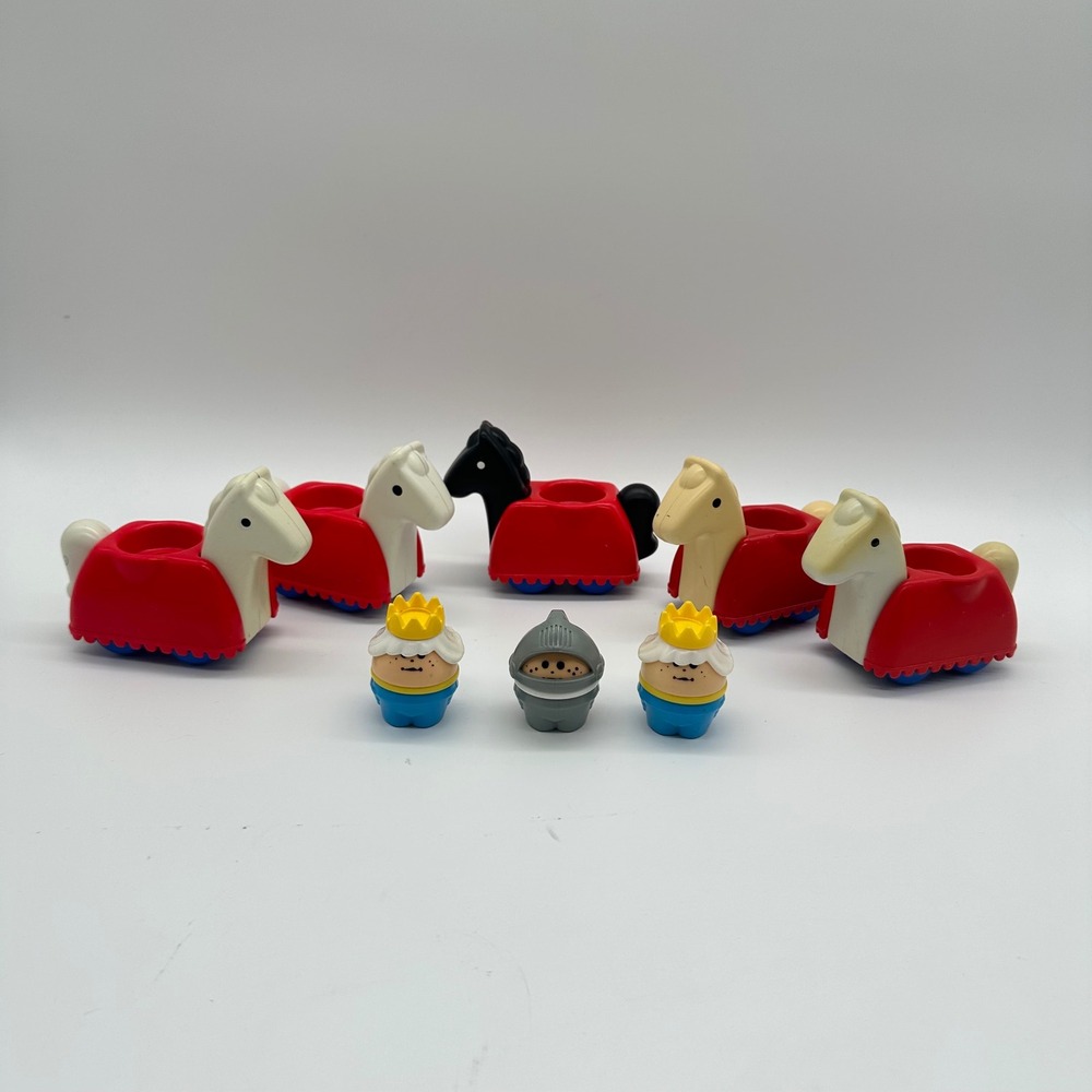 8 Pc Vtg LITTLE TIKES Wee Waffle Castle Figures BLACK  GRAY KNIGHT  HORSES QUEEN